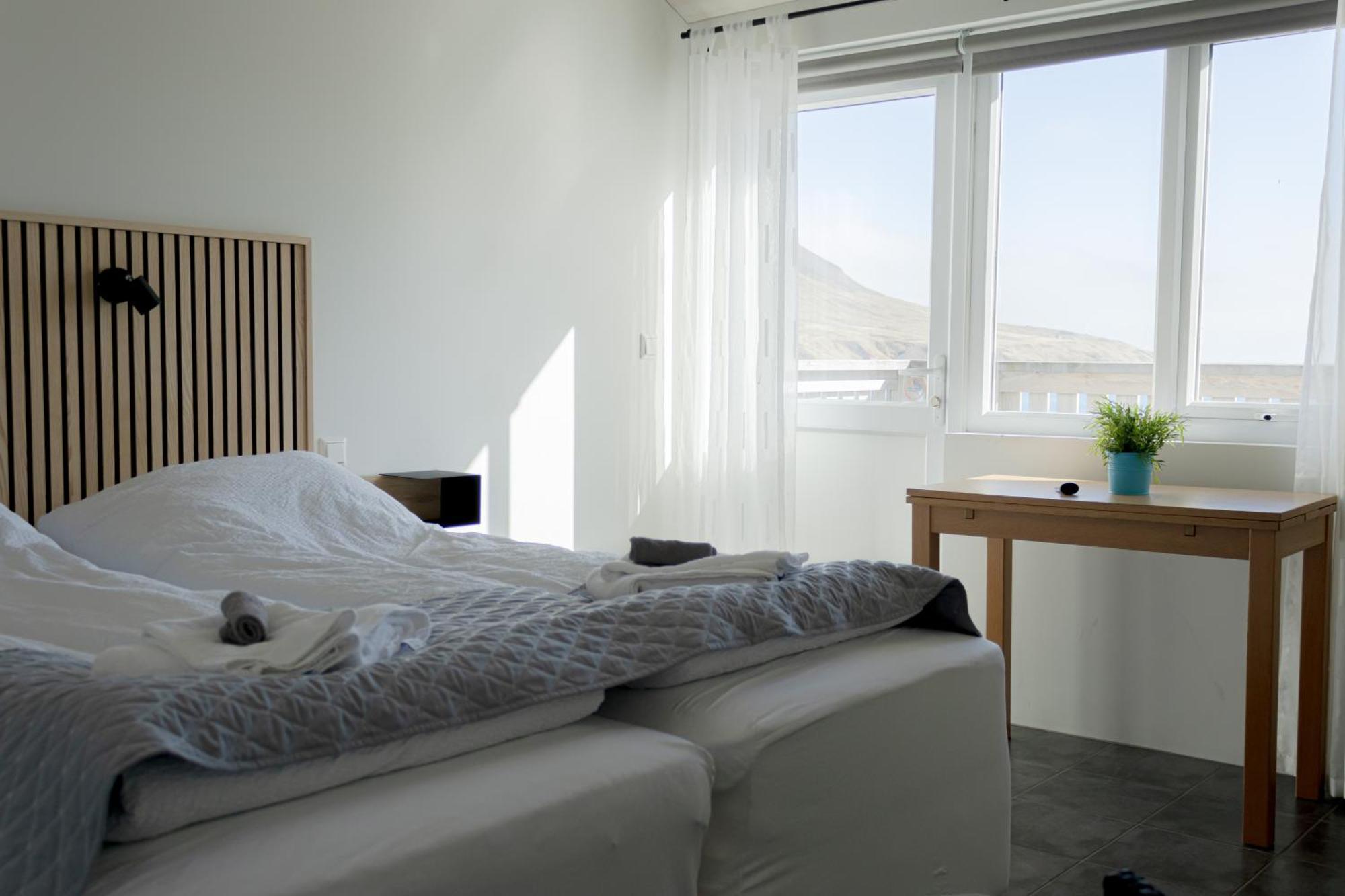 Urdartindur Guesthouse And Cottages Northurfjorthur Esterno foto