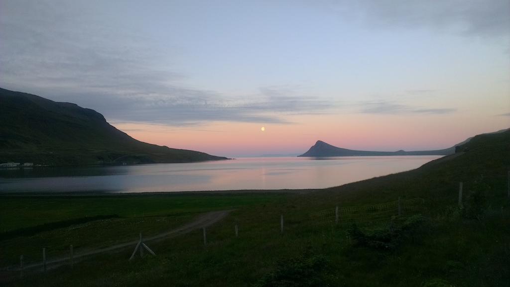 Urdartindur Guesthouse And Cottages Northurfjorthur Esterno foto