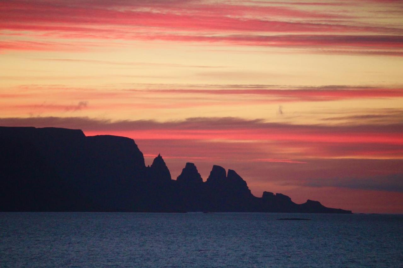 Urdartindur Guesthouse And Cottages Northurfjorthur Esterno foto